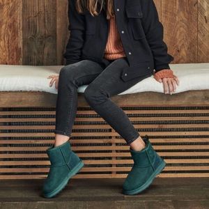 Emu Sharky Sheepskin boots 9